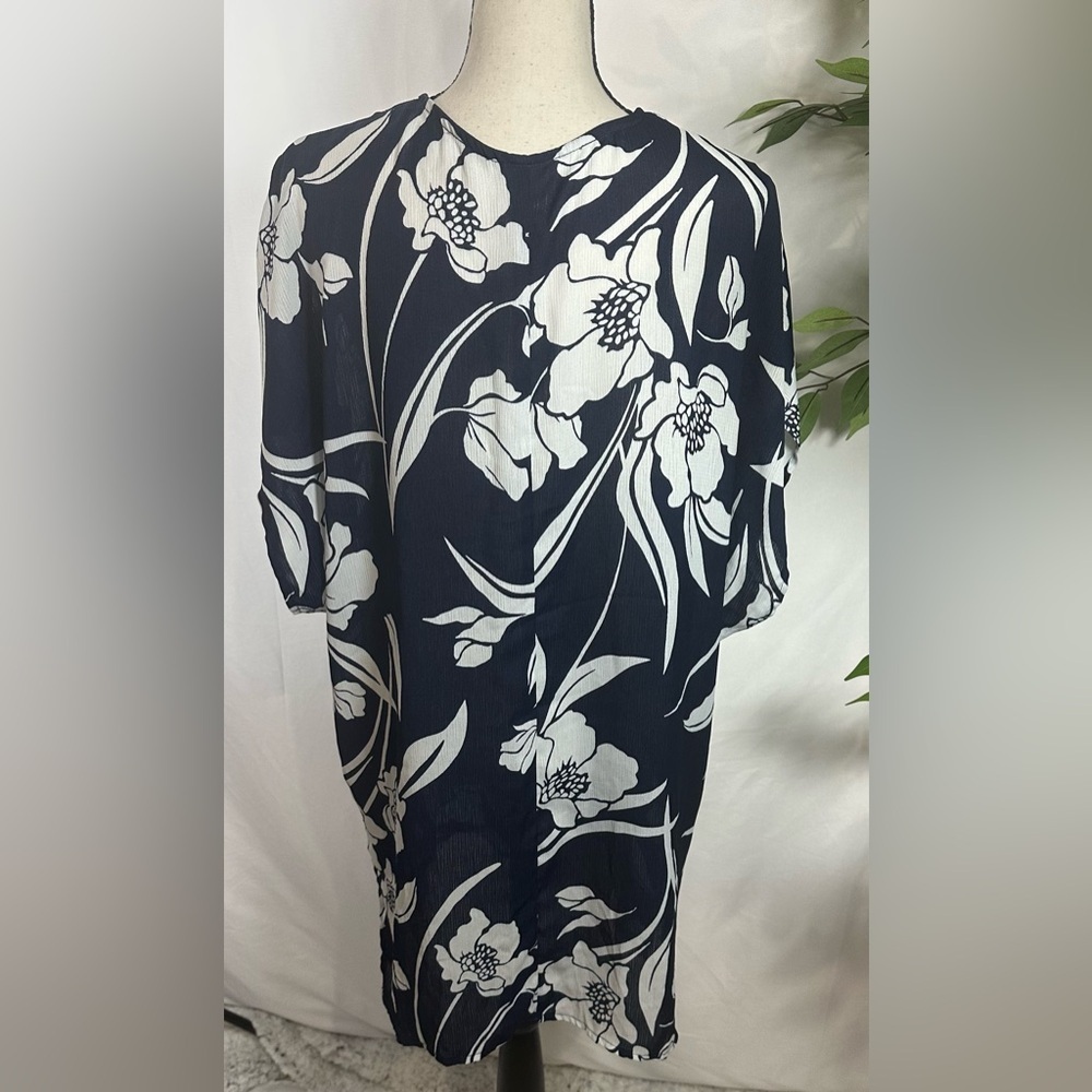 Kona Sol Navy and White Floral Swim Coverup 🌴☀️ - Picture 4 of 9